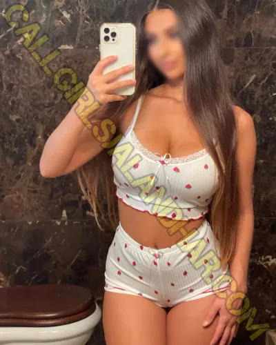 Housewife Call Girl in Colaba